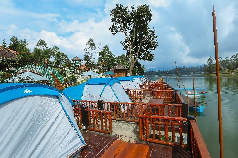 Camping Debloem Pinggir Danau Cileunca