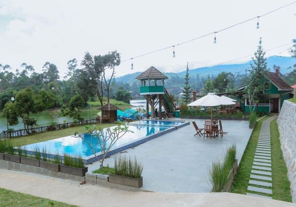 De Bloem Lake View Villa Pangalengan Bandung